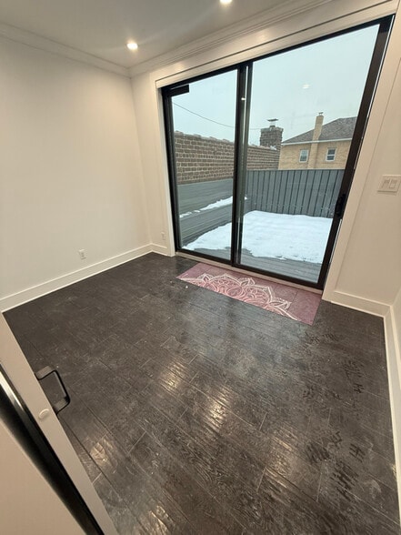 Building Photo - 47-14 Ditmars Blvd