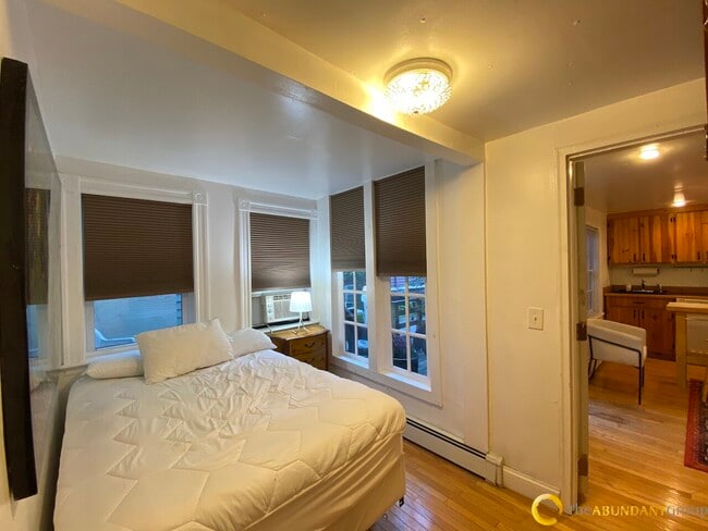 Building Photo - 11 William St