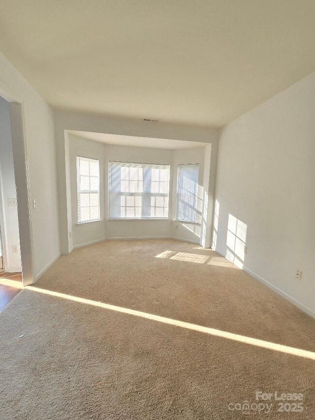 Building Photo - 4021 Fifendrum Ln