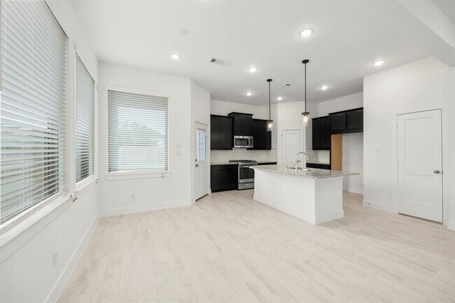 Building Photo - 7810 Starfish Arbor Dr