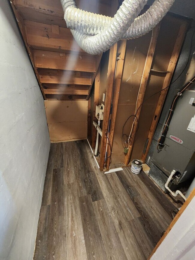 Building Photo - 121 Mallard Ct