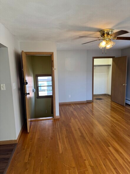 Front entry way - 1013 Somerville St