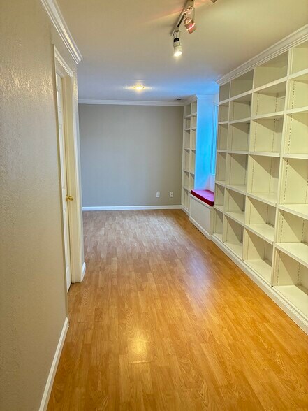 Building Photo - 325 Hawthorne Ave