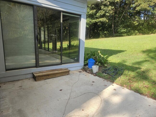 Building Photo - 4121 Burgundy Way