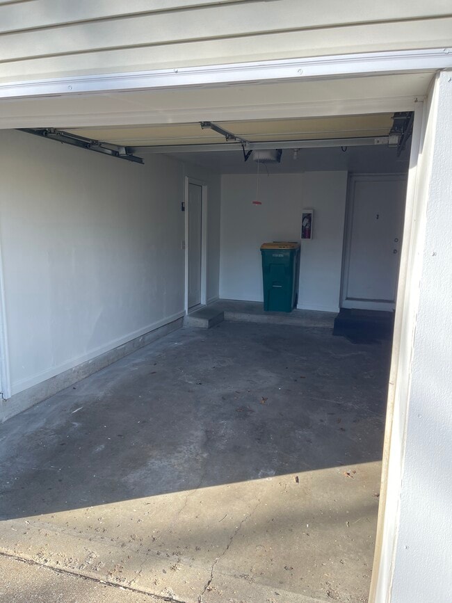 Building Photo - 4465 W Milham Ave