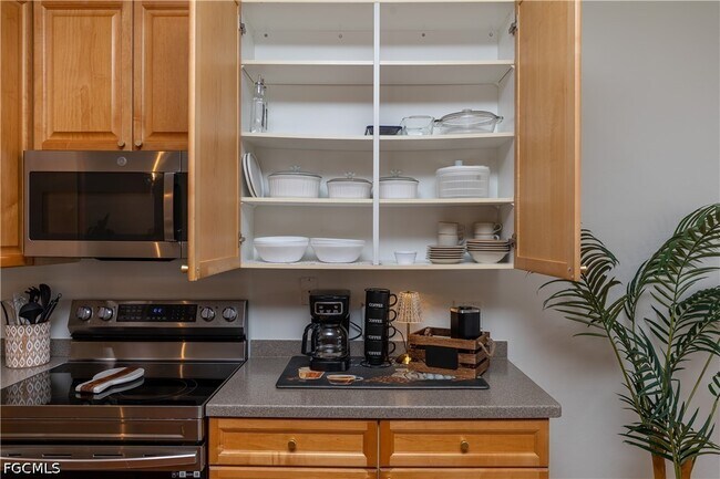 Building Photo - 1896 Crestview Way