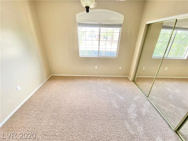 Building Photo - STUNNING 3 BEDROOM, 2 BATHROOM CONDO WITH ...