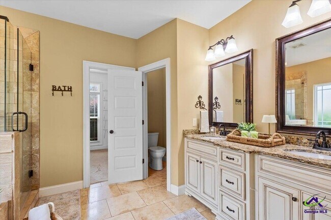 Building Photo - 300 Cheshire Dr