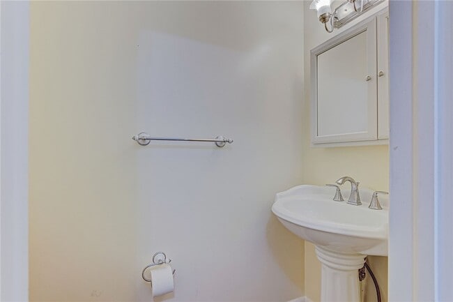Building Photo - 79 Wintergreen Way
