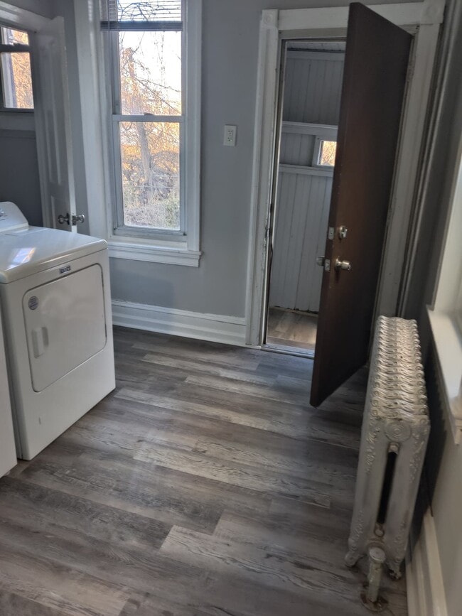 Building Photo - 127 E Coulter St