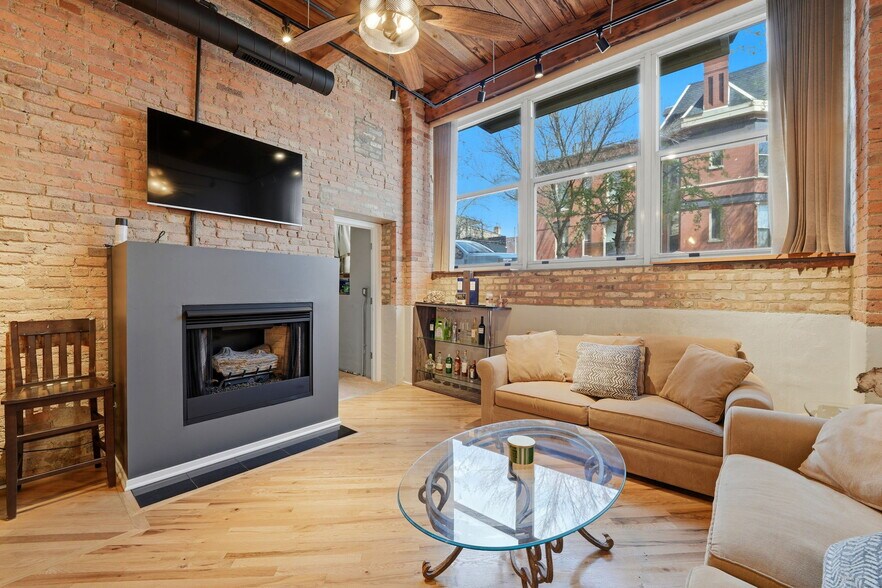 Building Photo - 1500 W Monroe St