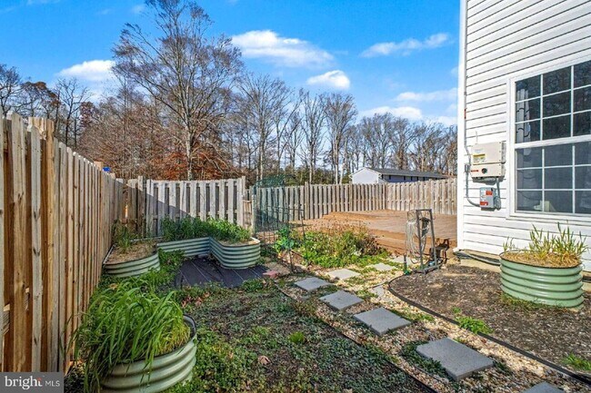 Building Photo - 5218 Drakes Ct