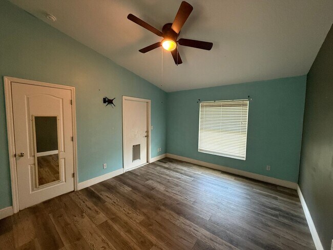 Building Photo - 8927 Courtyard Ln