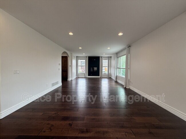 Building Photo - 9958 Lewiston St