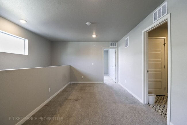 Building Photo - New Townhome in Downtown Johnstown