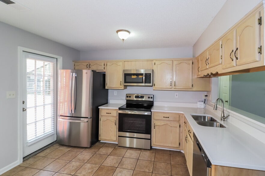 Building Photo - 7890 Hunter's Crossing