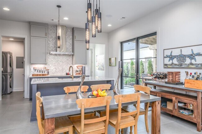 Building Photo - Desirable Hampstead Living!