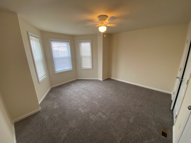 Building Photo - 5934 Vine St