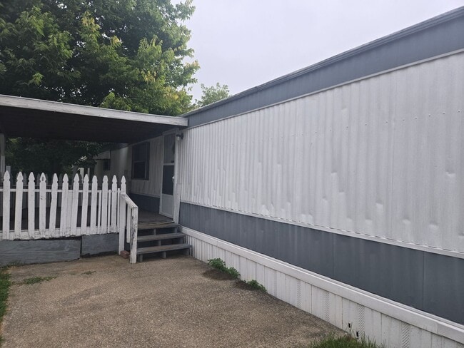 Building Photo - Super Cute 3 Bed 2 Bath Mobile Home!
