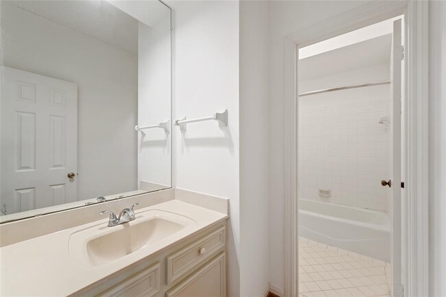 Building Photo - 13127 Waldemere Dr