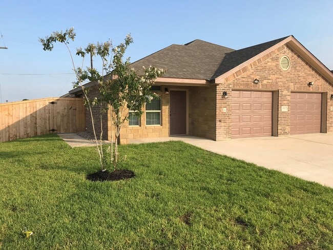 Building Photo - Spacious 3 Bed / 2 Bath Duplex in Trimmier...