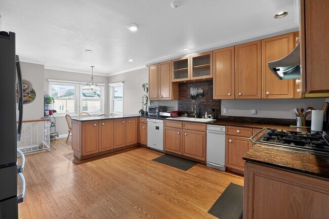 Building Photo - 60 Goleta Ave