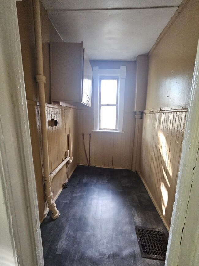 Building Photo - 4 Bedroom Home for Rent