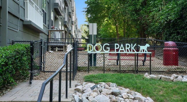 Building Photo - 900 E Six Forks Rd