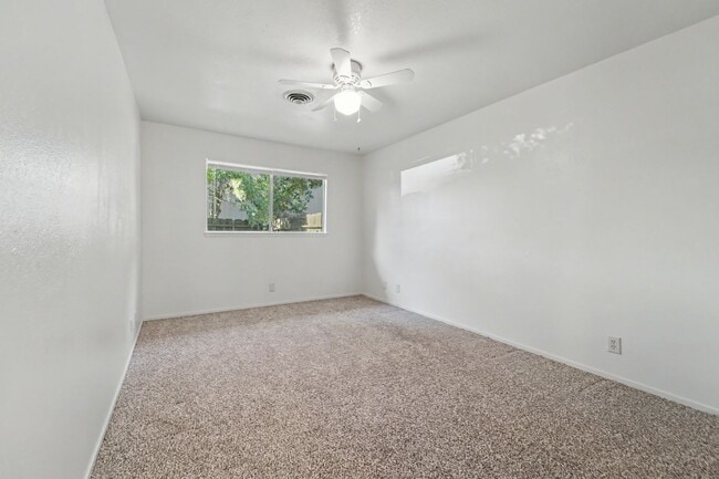 Building Photo - 0385