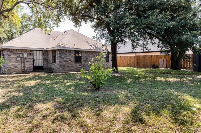 Building Photo - 2203 E Coma Ave