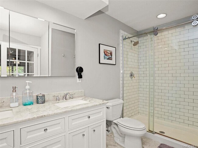 Building Photo - 912 Heritage Hills