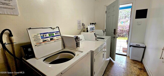 Building Photo - 1516 Roger Dr