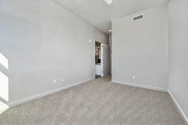 Building Photo - Luxury Condo steps from the Boise River an...