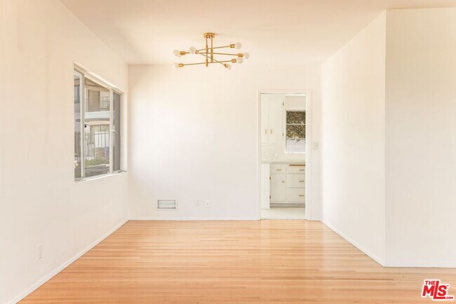 Building Photo - 2535 Ivanhoe Dr