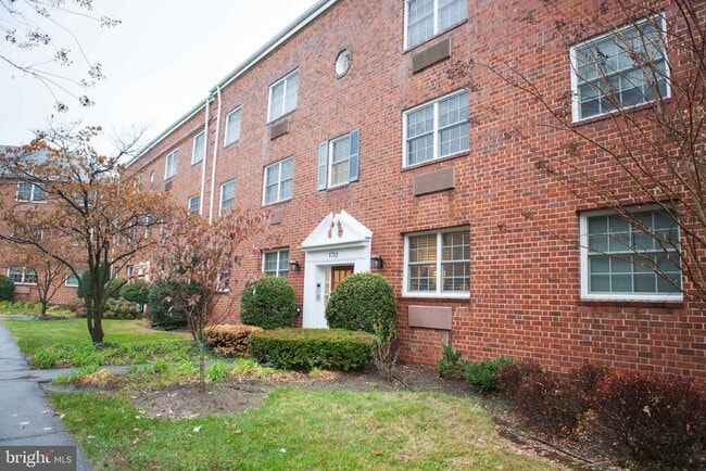 Building Photo - 1712 W Abingdon Dr