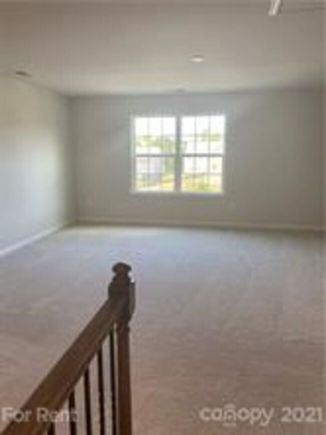 Building Photo - New Home in Desirable Palisades!