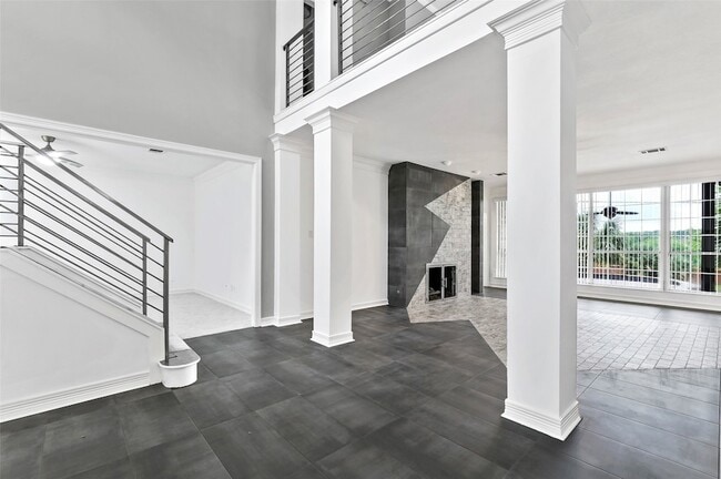 Building Photo - 545 Oak Hill Dr