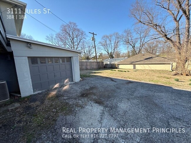 Building Photo - 3111 Jules St