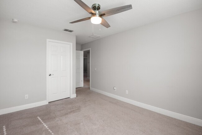 Building Photo - BEUATIFUL Home For Rent in South Cove!