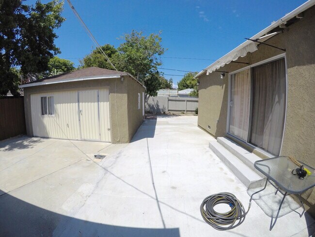 Building Photo - 4138 Commonwealth Ave