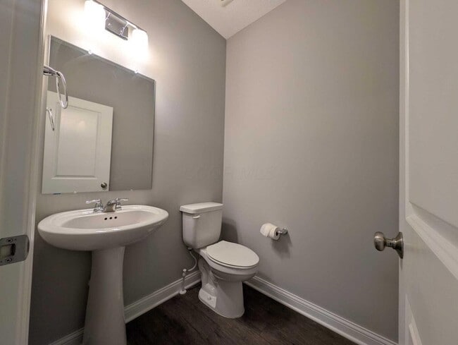 Building Photo - 800 Avebury Dr