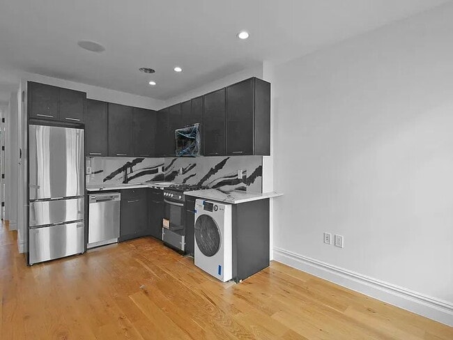 Building Photo - "Charming 2-Bed Oasis in Brooklyn's Heart – Your Perfect Urban Retreat!"