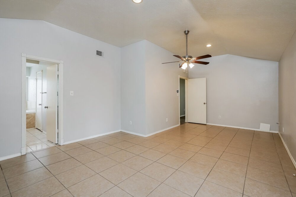 Building Photo - 16746 Summer Dawn Ln