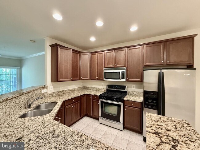 Building Photo - 9720 Holmes Pl