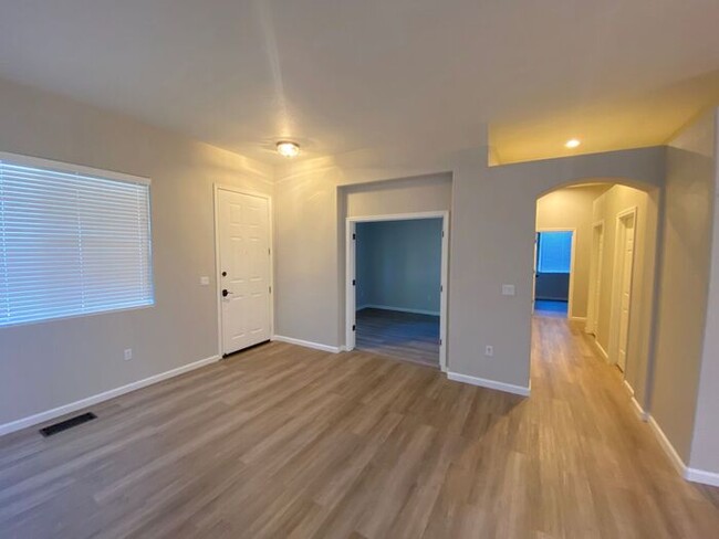 Building Photo - Single Story 4 Bedroom House in SE Reno - ...