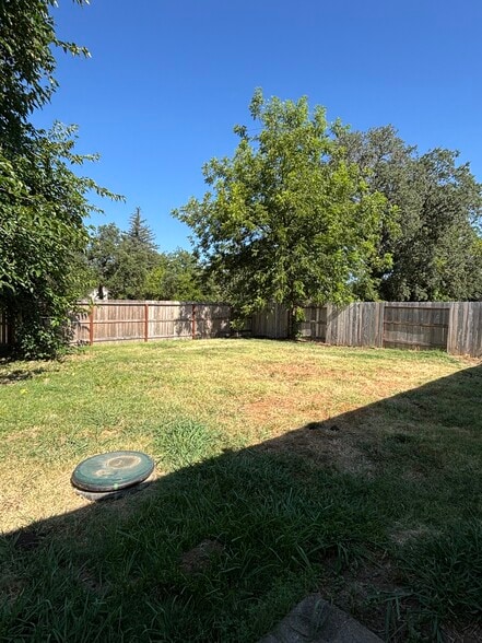 Building Photo - 80 Kaer Ave