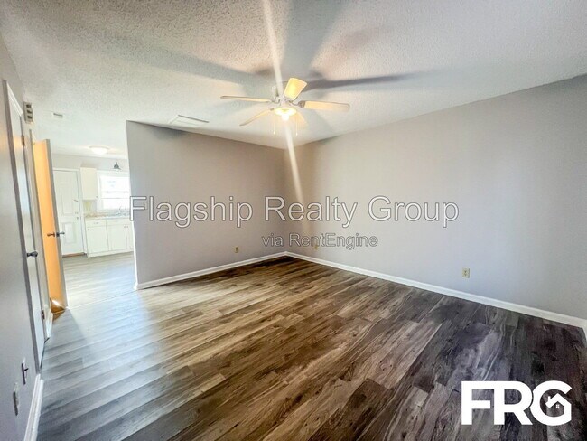 Building Photo - 107 Chesterfield Ct