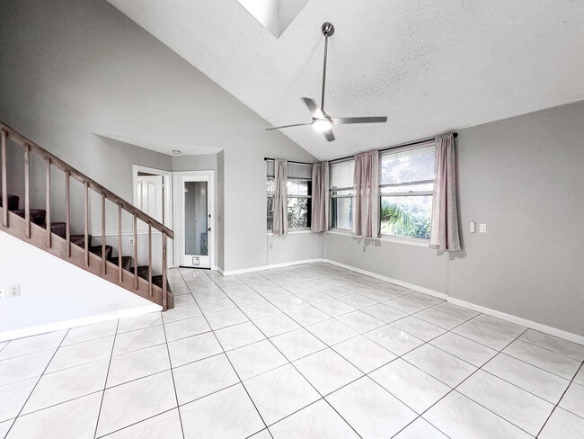 Building Photo - 3662 SW Sunset Trace Cir