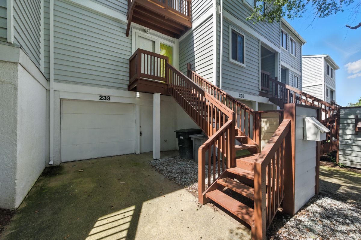 Building Photo - 233 Mill Point Dr