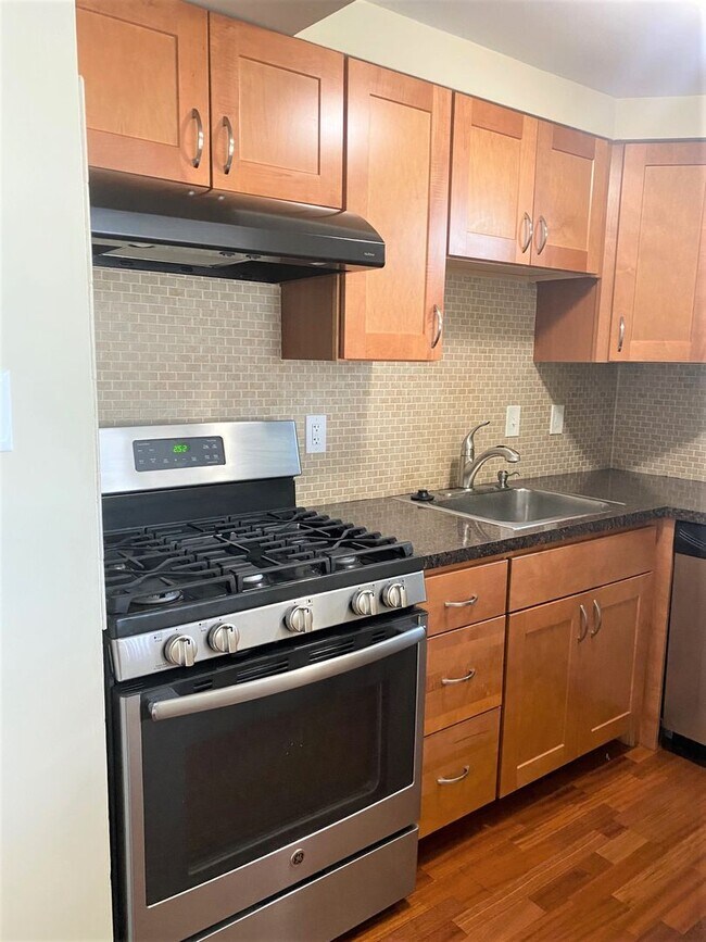 Building Photo - 3401 Berkley Ave